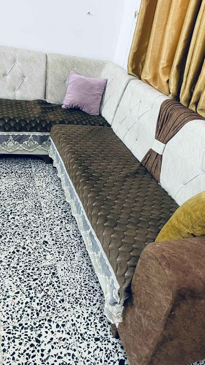 ديوان للبيع  ***********
