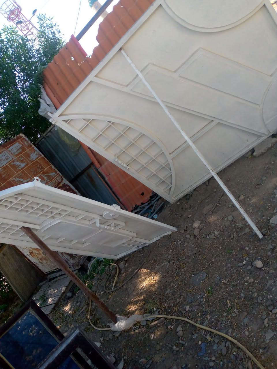 باب سلايت • عرض ٣م • ارتفاع ١٫٩٠م