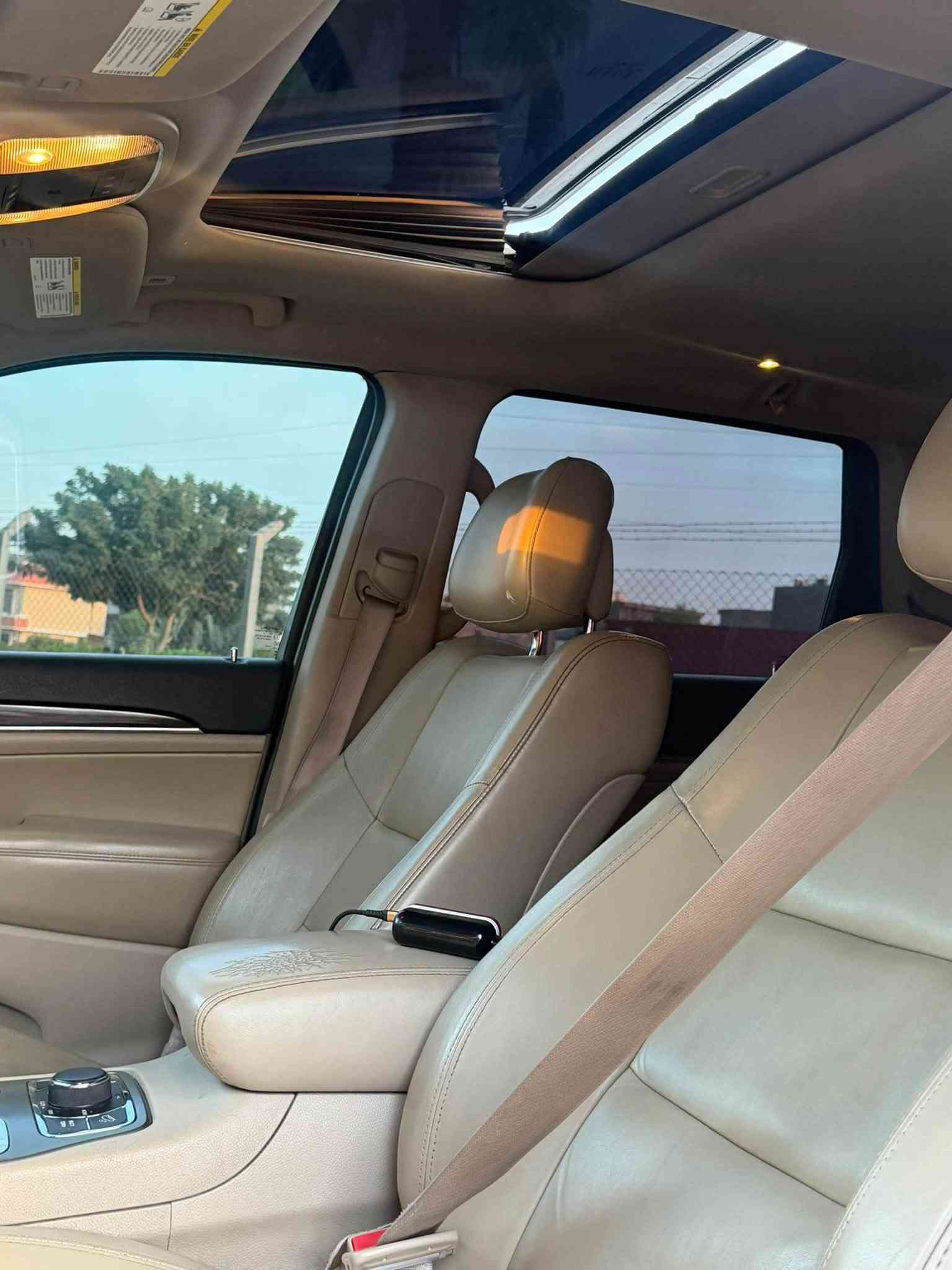 السلام  عليكم ورحمة الله وبركاته

‏‎‏‎       ——— لـلـبـيع او مراوس -----

جيب گراند شيروكي - Jeep Grand Cherokee

‏‎‏‎وراد امريكي .     —    

‏‎‏‎الموديل           —    2018

فئة.                 —    لمتد 

حجم المكينه   —     3600/ V6

‏‎‏‎اللون               —     ابيض     

‏‎‏‎المسافه المقطوعه — 100mi

‏‎‏‎حاله السياره.    —    ( جاملغ +بنيد بدون شاصي بدون لغد فقط بارد بلغد وبيه بلقماره رصعات مال حالو مال بغداد شي قليل )

‏‎‏‎المواصفات 

‏‎‏‎- بصمة تشغيل 

‏‎‏‎- بصمة أبواب 

‏‎‏‎-تشغيل عن بعد 

-رادار خلفي 

‏‎‏‎-كشنات جلد بيجي

- شاشه ديجتال 

-اشاره بالمرايه 

-حساس  خلفي 

-بردات خلفيه ‏‎

‏‎‏‎-شاشه كبيره تدعم نظام الأبل كار باي ونظام الاندرويد

-شاشه عداد ديجتال

-فتحت سقف  

‏‎-دبل اكسل 

‏‎-اوتو ستوب

‏‎-وضعيات قياده 

‏‎‏‎-كشنات تدفئة ( اماميه - خلفيه ) 

-كشن السايق خزن ميمور 

-ستيرن تدفئة 

‏‎-صندوق كهربائي 

‏‎‏‎-كرسي السايق والراكب بحركة كهربائيه 

‏‎‏‎-تحكم ستيرن جهتين 

‏‎‏‎-تحديد سرعه 

‏‎‏‎-مانع انزلاق 

‏‎‏‎-ليد نهاري

‏‎‏‎-كامره خلفيه دواره 

‏‎‏‎باقي المواصفات المعروفه 

‏‎‏‎السعر            — 18500 وبيه مجال بسيط  

‏‎‏‎رقم السياره    — السليمانيه   سنويه مضلل 

‏‎‏‎موقع  السياره — بغداد الغزاليه  

‏‎‏‎للأستفسار.     — ***********

