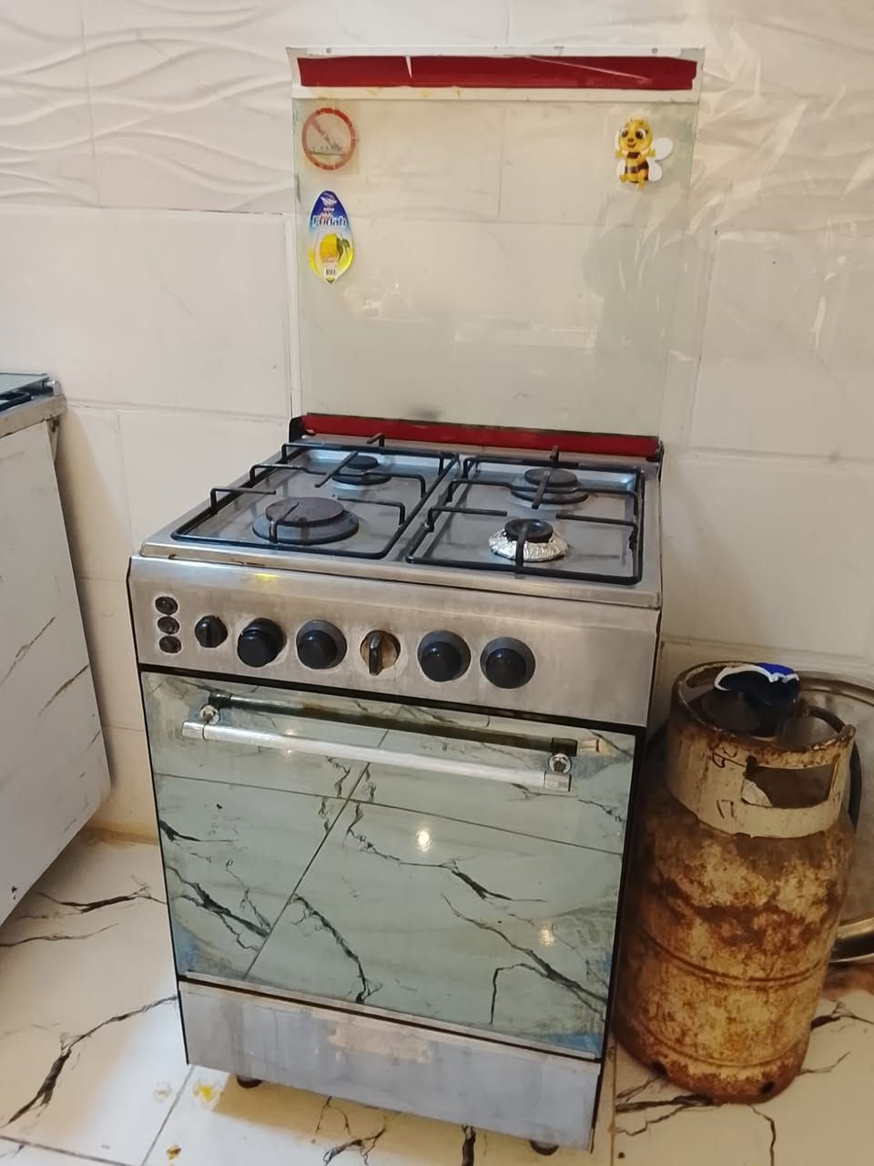 مكان لبياع تراث اي استفسار خاص غراض كلهن نظيفات شري خاص او اتصال عل رقم بي وتساب *********** طباخ ١٠٠ وبي مجال  مصري ناره تخبل وفرنه نظيف وشغال مابي اي نقص

