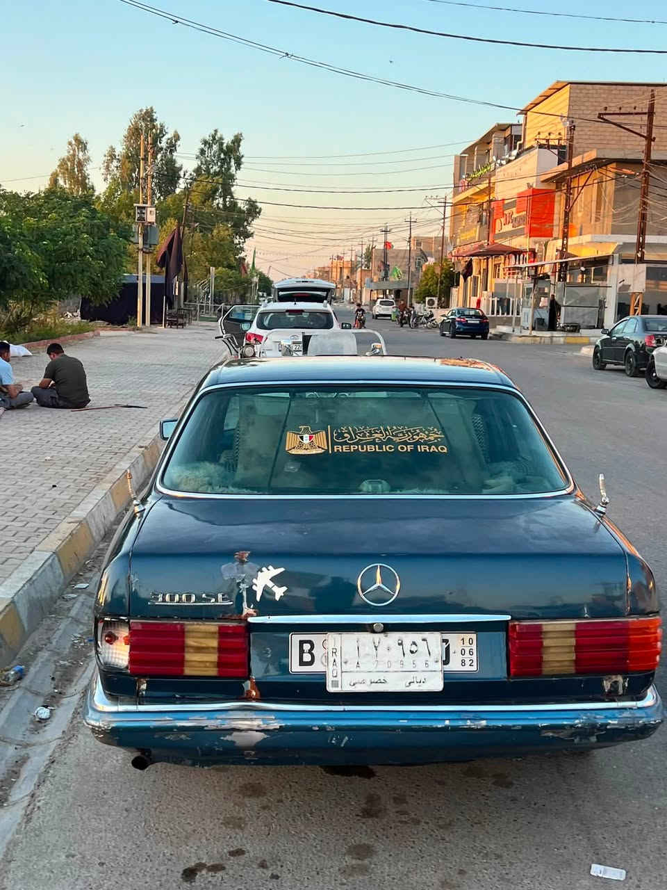 السلام عليكم
سيارة للبيع نوع مارسيدس  رئاسي جامبو . مديل 1986  رقم ديالى   گير محرك بطة VVT حجم 2500 مكفول كفاله تبريد شغال ثلاجه كهربائيات وصدر جديد لون ازرق سنوية نص ال27  السعر 35 وبيه مجال للشراي  للاستفسار  الاتصال او واتسااب*********** وللاتصال 0783849906. مكان ديالى كنعان

