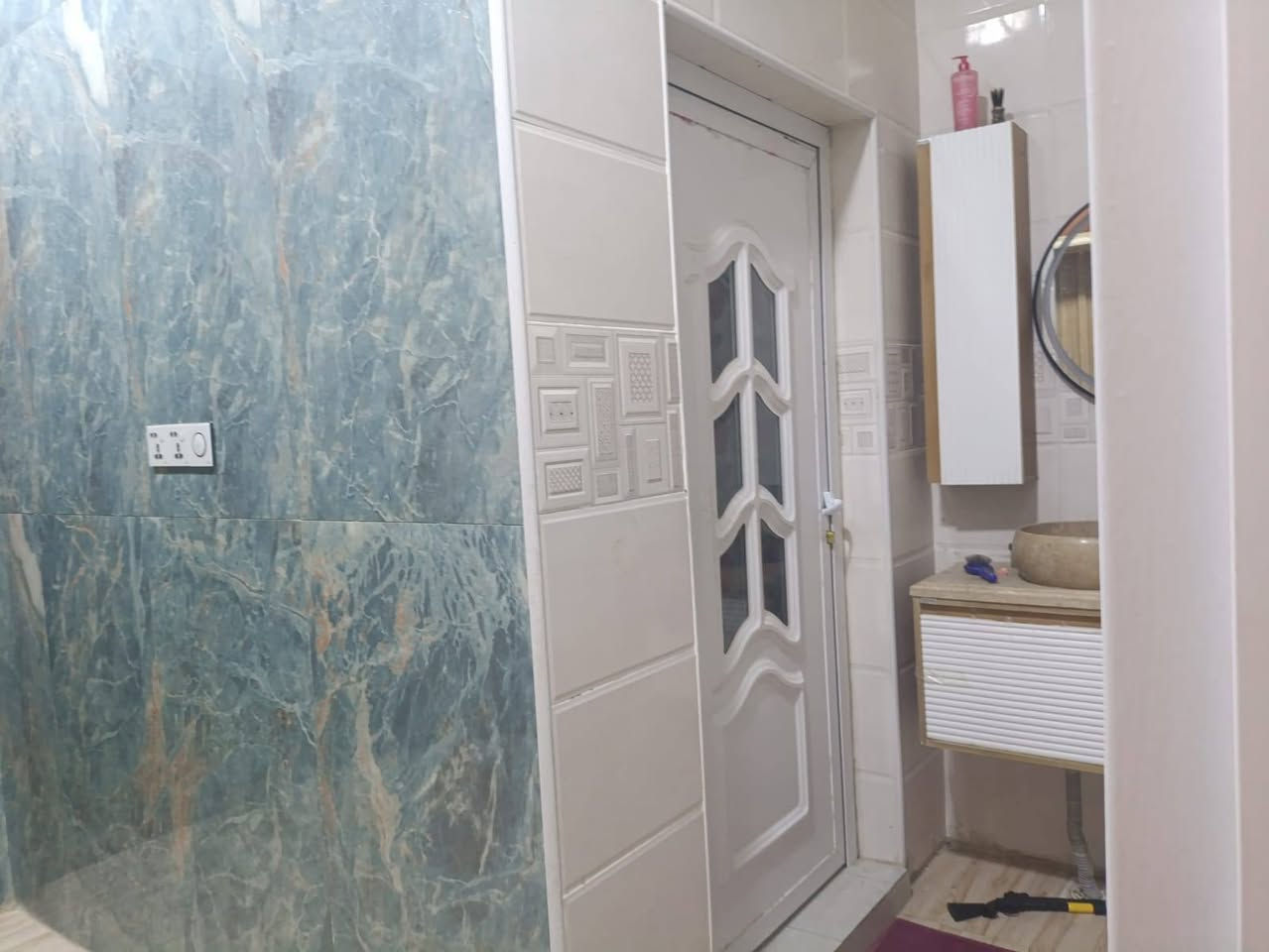 نص دونم وبيت حديث نزلت  سعد بيجو شارع اما الحسين لبيع ***********
