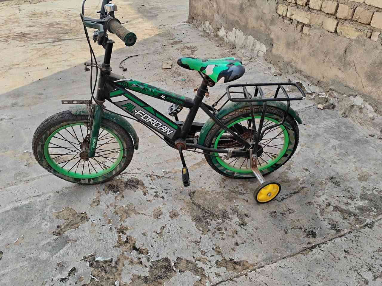 بيسكل أطفال للبيع
سعر // 50🚲🚲 وبيه مجال 
عوزه فقط تيرات
***********
