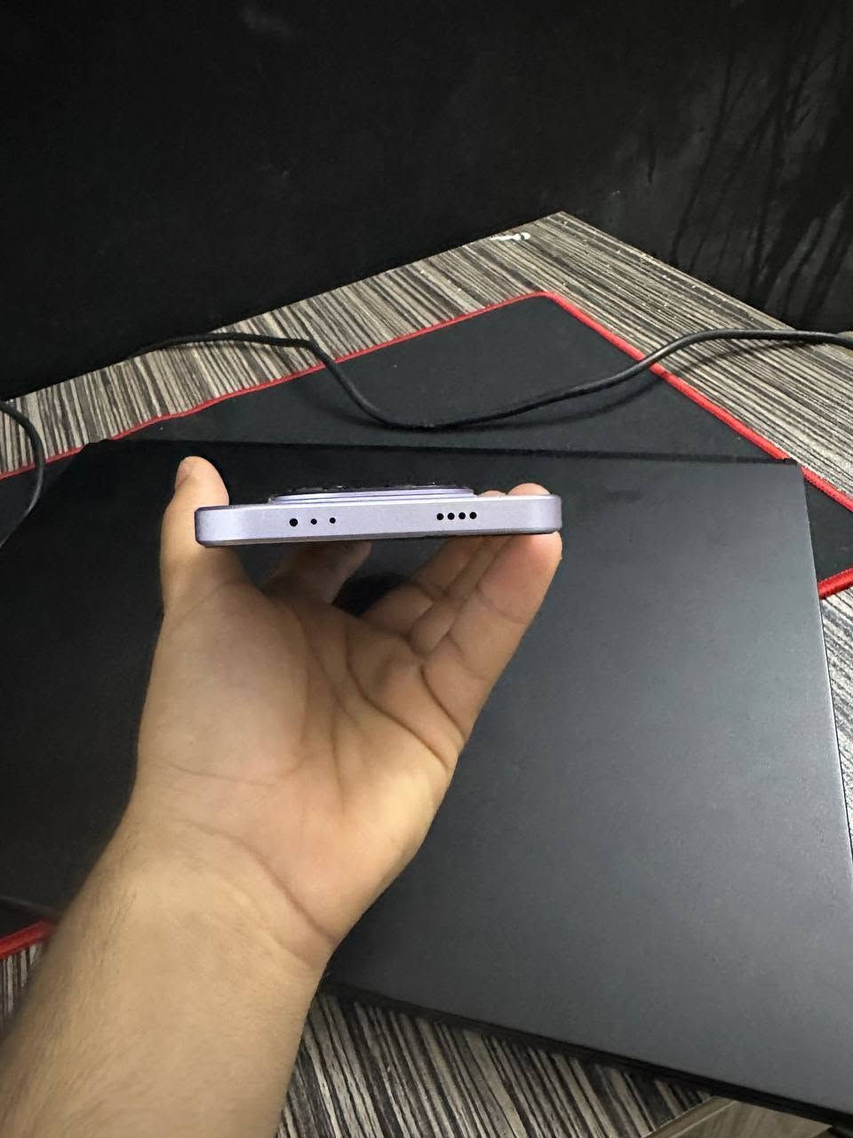ريدمي نوت 15 برو 5G
المواصفات الأساسية

الشاشة: 6.83 إنج AMOLED 1.5K - 120Hz - سطوع 3200 nits
المعالج: Dimensity 7400-Ultra 4nm
الرام / الذاكرة: 8GB + 256GB / 12GB + 512GB
الكاميرا الخلفية: 200MP أساسية OIS + 8MP واسعة
الكاميرا الأمامية: 20MP
البطارية: 6580mAh - شحن 45W - شحن عكسي 22.5W
النظام: Android 15 - HyperOS 2
الحماية: Gorilla Glass Victus 2 - ضد الماء IP68/IP69K - يتحمل غمر 2 متر 24 ساعة
الاتصال: 5G + eSIM + NFC + IR + بصمة بالشاشة
جهاز جديد دورات الشحن 90 نضيف 100% الخلل الوحيد البي كامرته الاساسيه الداخليه مكسورة فقط سعر تبديلها 35 بسس الجهاز داخل الضمان يجي وياه كارتونه + سماعات ضمان سنه + كيبل 
سعره 350 الف علما انو سعر الجديد الان 460 الف 
مكاني الكاظمية شارع النواب رقمي 
***********  اتصال + واتساب
