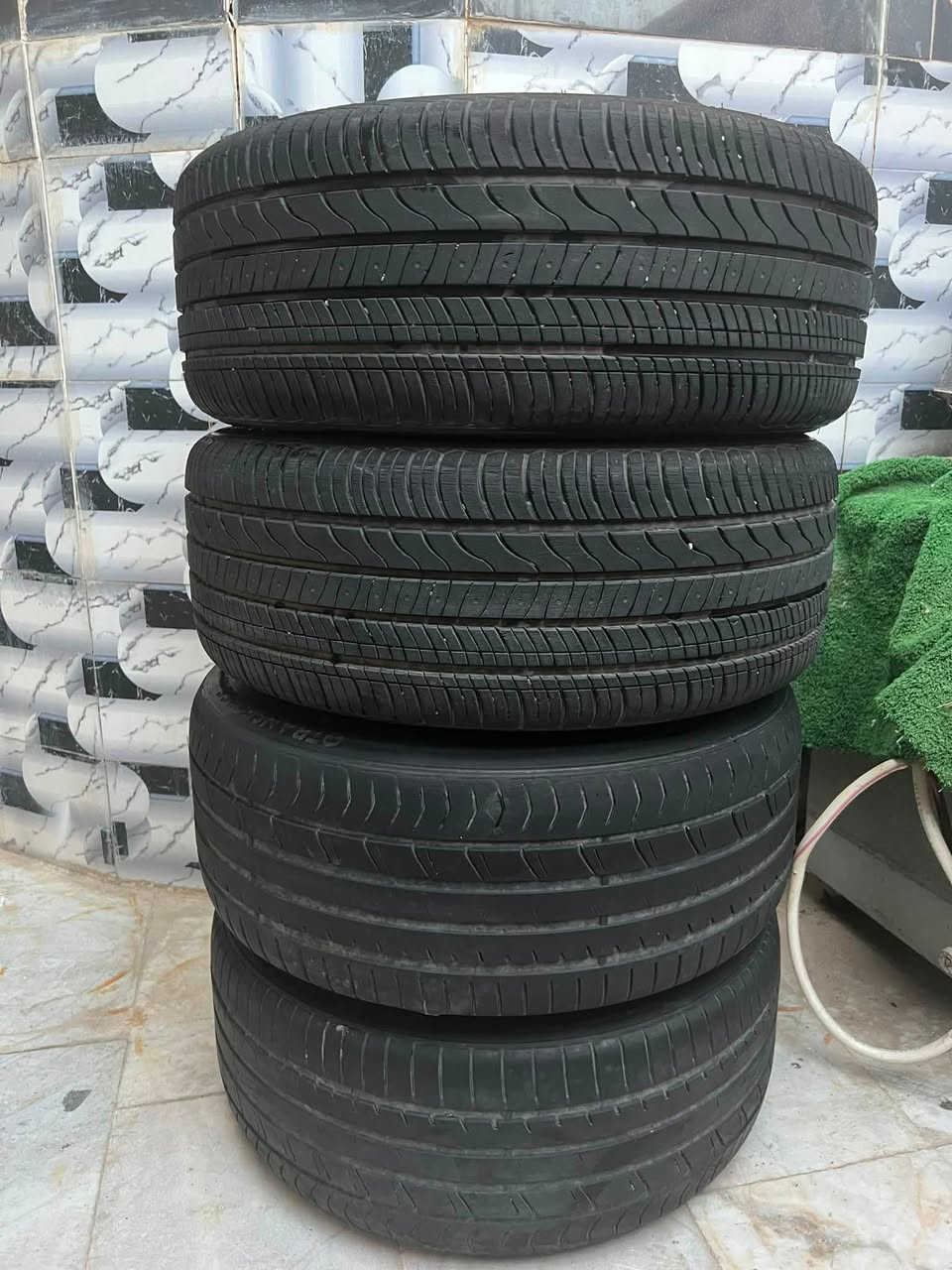 ويل نظيف نيكل اصلي مو صبغ هذا صب بلاد ياباني يرهم جميع سيارات يابانيه والامريكيه
حجمه 19 / 40 / 245 
بي فقط هذا واحد منهن متضرر فطر كلش صغير الباقيات مكفولات من عواج من تعديل فقط هذا الامامي الخلفي تو سايز عريض ونصبته لسياره تخبل 
مكانه بسماوه قضاء الخضر 
سعره 400 بي مجال 
***********
