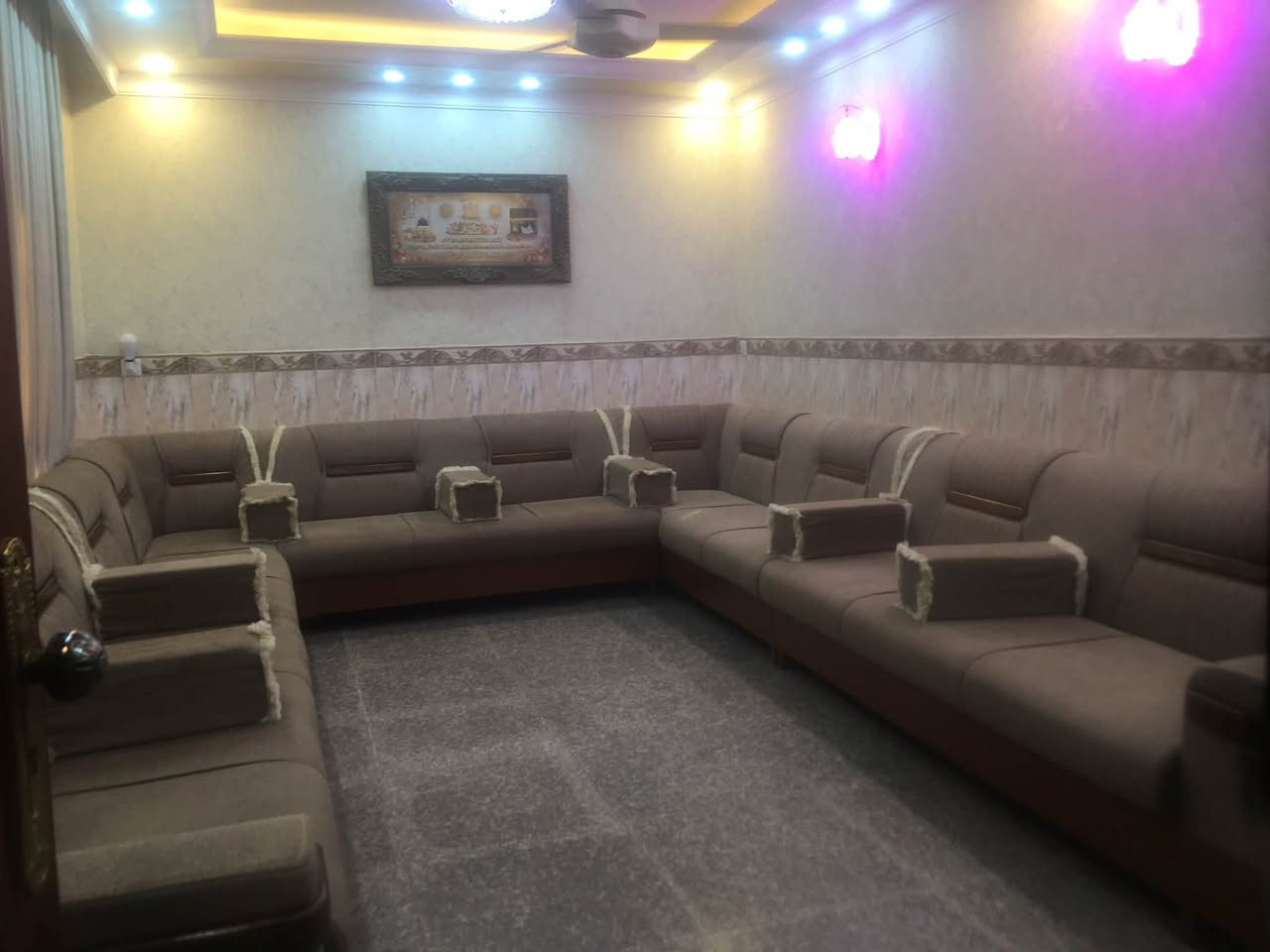 بيت للبيع في حي اسيا مساحة ١٥٠ متر يحتوي على ٤ غرف نوم استفسار اتصل على هذا الرقم ***********
