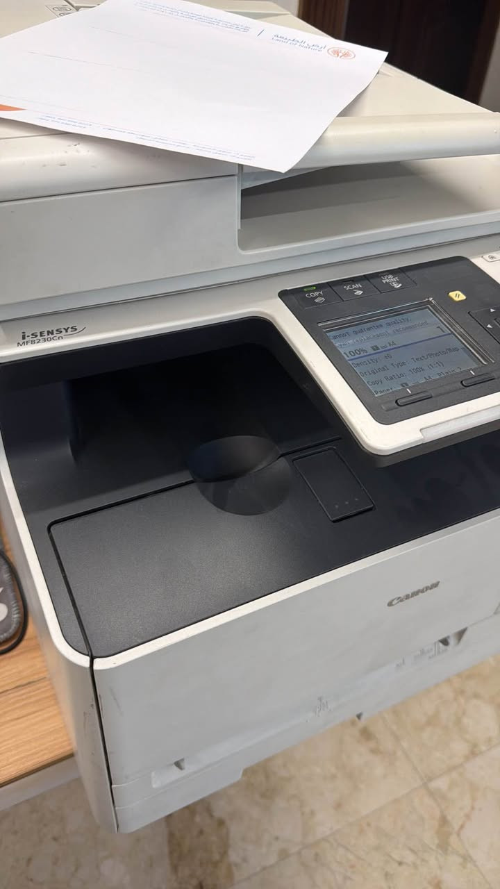 طابعة ليزر ملونة كانون (Canon i-SENSYS MF8230Cn) مستعملة للبيع
للبيع طابعة ليزر ملونة متكاملة (4 في 1) من شركة Canon، مناسبة جداً للمكاتب، الشركات، أو الاستخدام المكتبي المنزلي.
أبرز المواصفات والخصائص:
 الظائف: طباعة، استنساخ (Copy)، مسح ضوئي (Scan)، وسحب شبكي فيدر 
 تقنية الطباعة: ليزر ملون وعادي
 الاتصال: تحتوي على منفذ شبكة (LAN Cable) للربط المباشر مع أجهزة الكمبيوتر بالشبكة الداخلية، بالإضافة لـ USB.
 التغذية التلقائية (ADF): تحتوي على ماسح أعلى الطابعة لسحب الأوراق والاستنساخ السريع.
 
ملاحظة: الأحبار ملونة وموجودة داخل الطابعة، وتحتاج فقط تبديل أو إعادة تعبئة للحبر الأسود قريباً لتنطيك أفضل أداء.
وسويتله تيست بصوره وبيه التاريخ واليوم وبس يحتاجله تبديل خراطيم وبس حته تطلع الجوده ادق وافضل
للاستفسار ***********
مكاني بغداد بغداد, العراق
