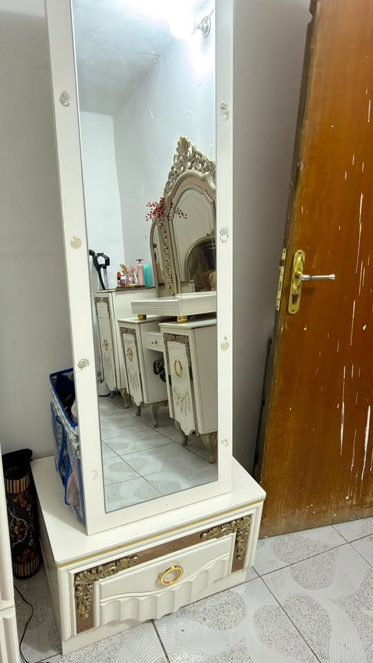 السلام عليكم غرفه تركيه للبيع نظافه فوول وجديده للاستفسار ع هذا الرقم ***********
