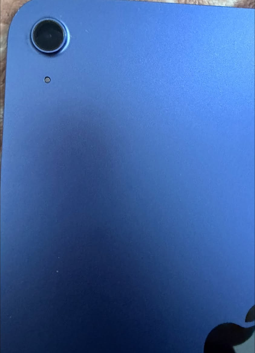 السلام عليكم ايباد ipad 11 - A16 
بطارية 87‎%‎ 🔋 
الذكراة 128GB
بيه طعج خفيف مثل ما موضح بالصورة 
مكاني ميسان العمارة 
الشراي يتفضل واتساب : ***********
