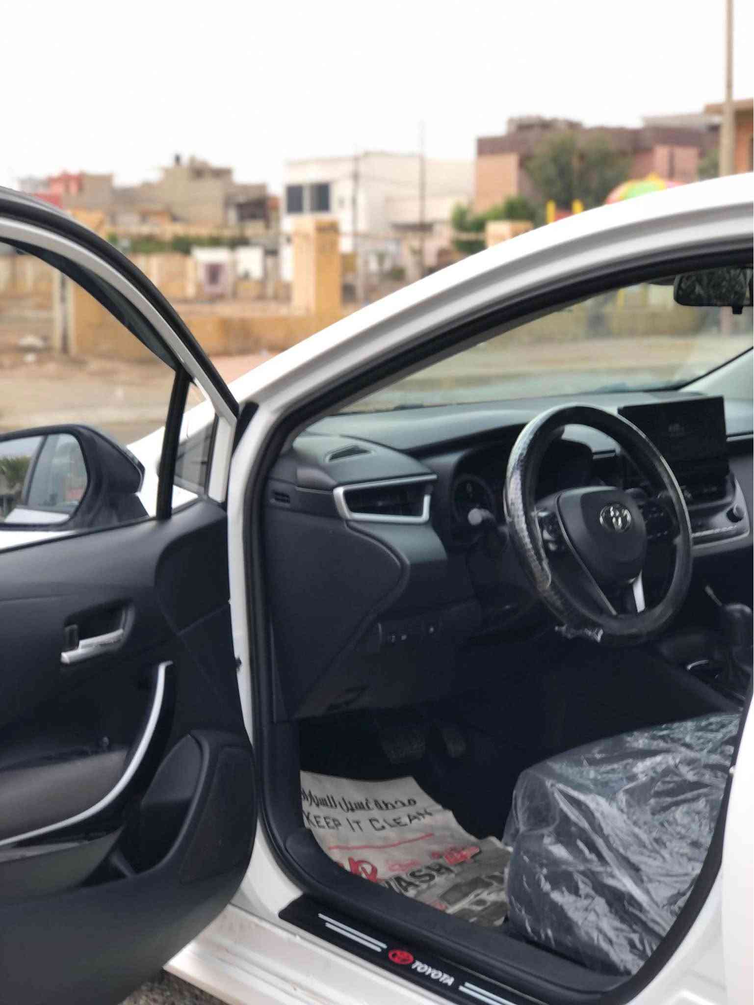 سلام عليكم 
للبيع كورلا هايبرد 1.8 2024 
بطاقة بانزين بيه
شرط التحويل 
سياره كلش نضيفه وجديده
بيه رصعات اصغار 
*********** كركوك, العراق
