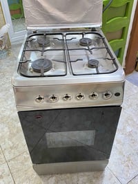 طباخ • نظيف • فرن شغال