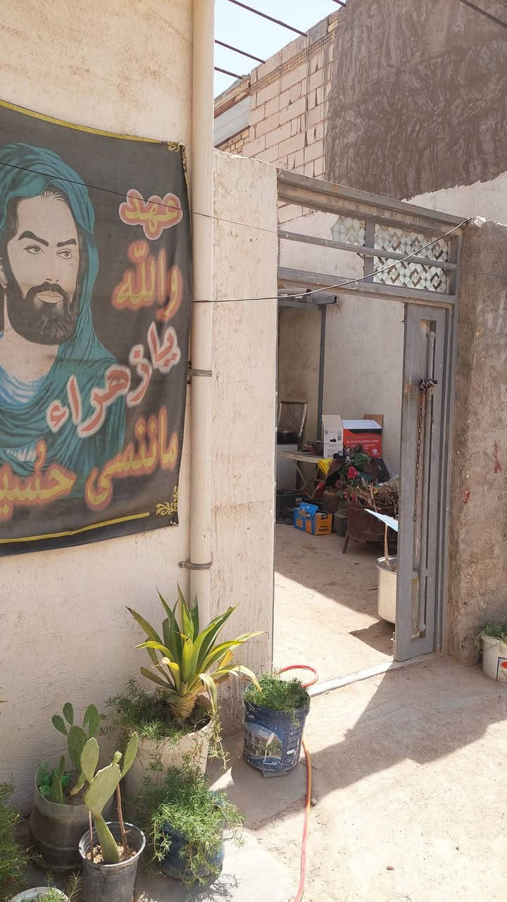 بيت زراعي للبيع في السهلة  مربع ١٠/١٠م منها ٥٠م بيت و٥٠م محل مع ساحة البيت غرفة وصالة وصحيات وبيتونة مع مخزن فوق الاساس والسقف صب البناء طابوق ٤٥ مليون مع المجال للاستفسار ***********
