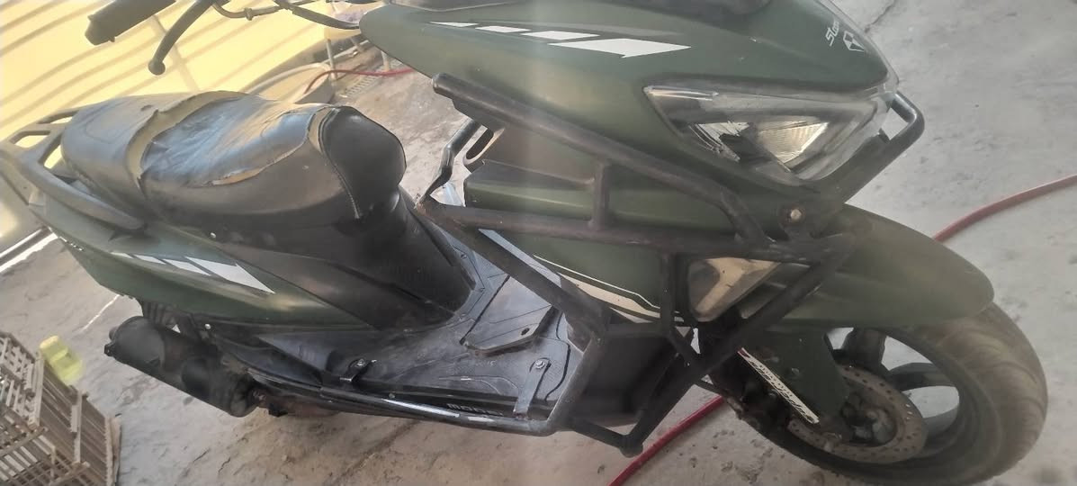 بسم الله الرحمن الرحيم 
                          اسلام عليكم 
دراجه ستورنك صيني 150cc دراجه حلووه ونضيفه مناقضه اي شي ممفتوحه كهربأيات كله شغاله سالف هندر شغاله ناقصه بس واير عداد عداده واكف السعر 300 وبيه مجال حق الجيه مكاني كربلاء رقمي ***********
