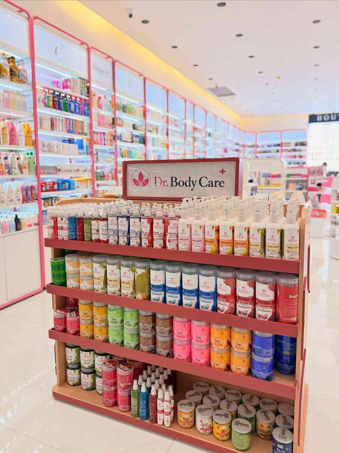 كتبولي شنو اول شي راح تاخذونه من بوتيكي💖✨

#بوتيكي_يمدللكم_🅱️ #اكسبلورexplore #اكسباور 
#ترند #مكياج

نص مكتوب في الصور:
- إذا دخلتي بوتيكي، شنو أول شي راح تاخذين؟ 👀🛍 شركة بوتيكي - فرع شارع الوفود 📍