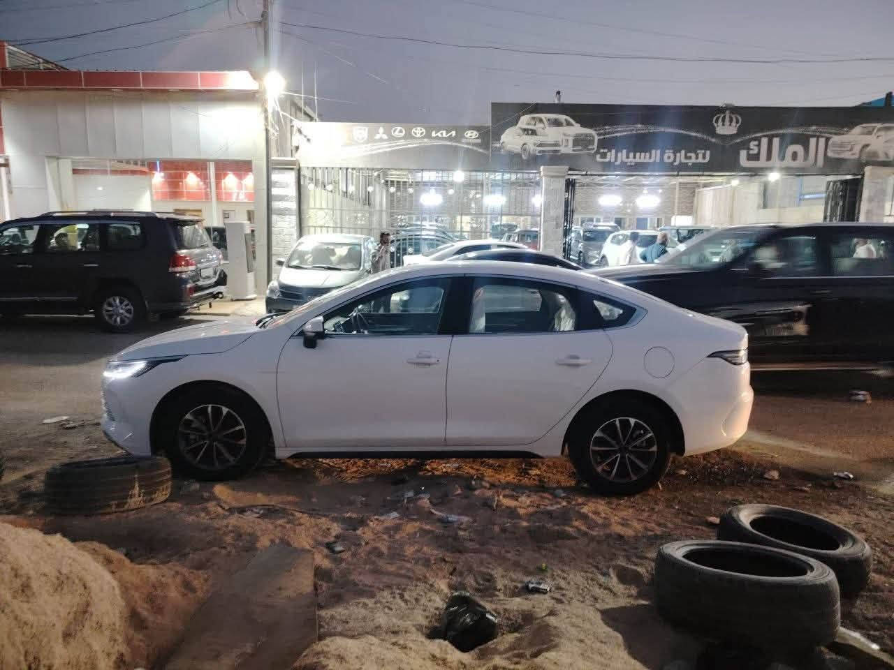 السلام عليكم ..
BYD دسترويال 
موديل 2025
ملاحضة// السيارة جديدة مكفولة كفالة عامة ماشية 7000
المواصفات//
بصمة ✅
فتحة سقف ✅
ترحيب ابواب ✅
مري طبك✅
لد امامي ✅
شاشة جبيرة✅
شاشة تدوير 360 درجة ✅
اشاير بل مري ✅
كير موس✅
قطعتين تبريد ✅
تشغيل ذكي ✅
شاحن كهربائي✅
العنوان // معارض البياع الشارع الاول✅
السعر// 135الف دولار مجال بسيط جداً حك الجية 
للستفسار //***********
