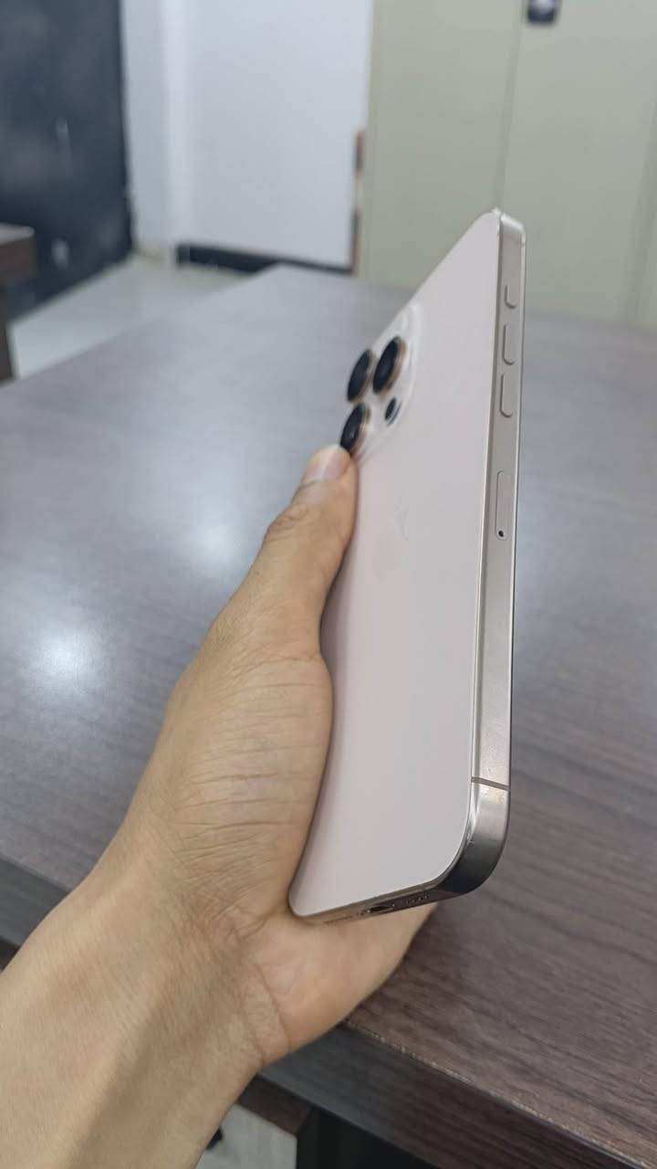 ايفون ١٦ برو ماكس • ٢٥٦ • بطارية ٩٣