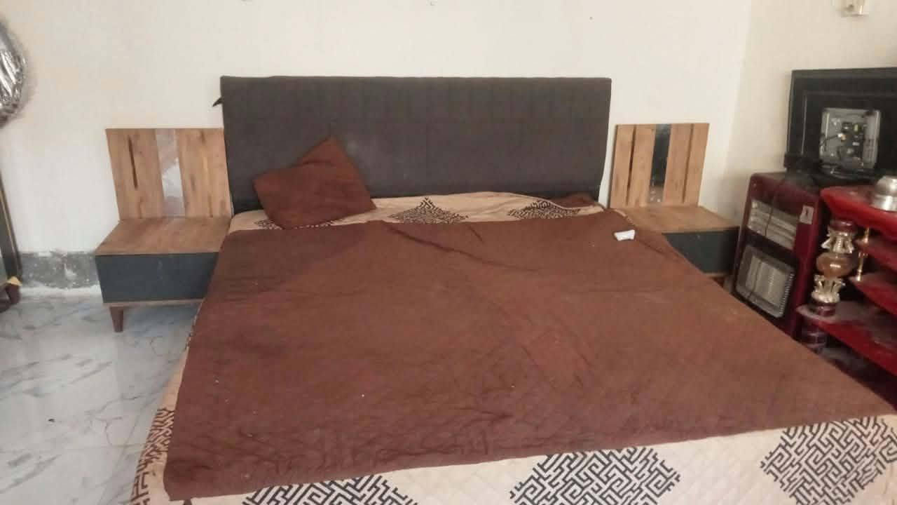 للبيع غرفه تركي خمسه قطع ب٢٥٠وبوفيه ب٨٠
عنوان حله بكرلي خط نفط
