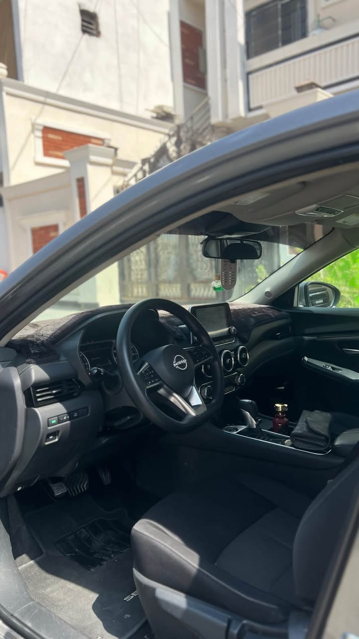 🚘 نيسان سنترا 2024 SV | وارد أمريكي 🇺🇸
✨ فئة SV فل مواصفات عدا الفتحة
🔹 محرك 2.0 لتر / 4 سلندر
🔹 ناقل حركة CVT أوتوماتيك
🔹 دفع أمامي
🔹 شاشة وسطية + Apple CarPlay وAndroid Auto
🔹 كاميرا خلفية
🔹 مثبت سرعة
🔹 أنظمة أمان ومساعدة للسائق
🔹 جنوط ألمنيوم
🔹 اقتصادية بالوقود ومريحة جداً بالقيادة

🛠️ الضرر والصبغ فقط بنيد 
✅  بدون اضرار بالشاصي او دواخل السيارة 
✅ بدون ضرر قوي
✅ سيارة مرتبة ونظيفة وجاهزة للاستخدام
مكانها ديالى للاستفسار الاتصال ع الرقم  ‭***********‬
