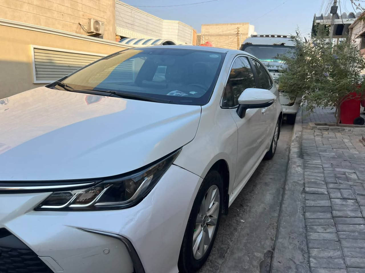 سلام عليكم
كورلا ساز خليجي  ماشيه 107_ 2023 
لون صدفي ابيض  
بيها صبغ بخشم البنيد والچاملق الخلفي
سعر 160 وبيه مجال
***********
مكاني بصره

