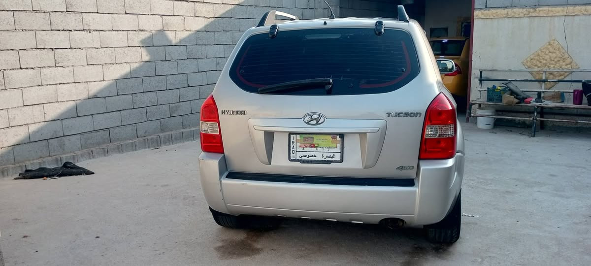 هونداي توسان وارد خليجي 2009 رقم بصره تحويل باسم المشتري محرك 2000 سياره كفاله من كل شيء السياره الجديده للبيع او مراوس شنو عندك تعال خاص حسب القناعه العنوان بصره خور الزبير *********** السعر 107
