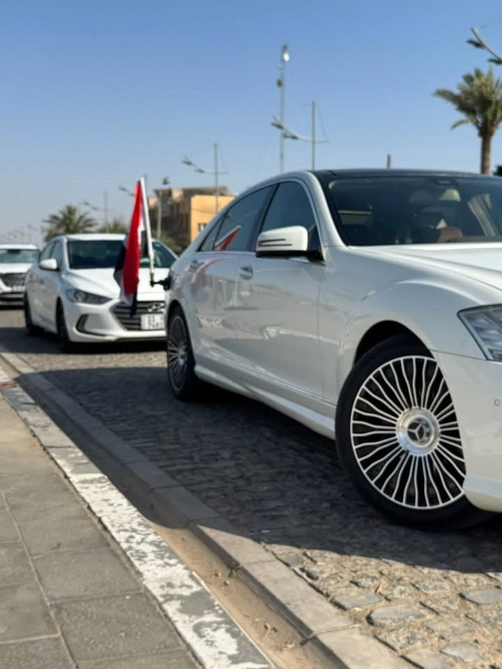 مرسيدس S350 موديل 2008 محدث 2013
لأصحاب الذوق الرفيع والتميز، معشوقة الجماهير اليخت الألماني بحالة ممتازة وجاهزة للاستخدام الفوري.

الموديل: 2008 محدثة 2013

محرك جديد بعده بالضمان وارد ياباني : 

كير جديد وارد ياباني 

تخم لايت جديد 

تخم حجر بيئة

رقم بغداد بٱسمي سنوي 2029 

الحجم: لارج (Large) - قاعدة عجلات طويلة (باب طويل) لراحة قصوى للمقاعد الخلفية.

اللون الداخلي: جلد (بيج) بحالة جيدة جدا

الإضافات والمميزات:

نظام الستائر: مجهزة بـ 5 بردات (ستارة خلفية كهربائية + 4 ستائر جانبية للأبواب الخلفية والمثلثات) لخصوصية وعزل تام.
فتحة سقف بانوراما 
حساسات أمامية وخلفية (Parktronic)
مقاعد كهربائية مع ميزة الذاكرة (Memory Seats)

تكييف مركزي منفصل (ثلاجة)
ويل  ١٨ 

حالة السيارة: جيده جدا
السيارة مسرفسة بالكامل وجاهزة، لا تحتاج لأي مصاريف أساسية.

محرك، گير، وشاصي على كفاله عامه .

بيها كلير جاملغ خلفي سونار مرفق

- ماوس تحكم + تحكمات ستيرن

- تبريد منفصل + قطعتين مع تحكم خلفي

- لايتات داينمك اوتو Dynamic 

- تچاوي كهرباء امامي خلفي
السيارة كل شي بيها بلادي و كل اوبشناتها شغاله

السعر 168 

للاستفسار ***********
