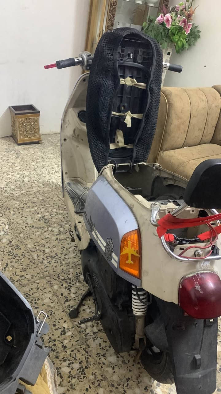 السلام عليكم حبايب بوليس للبيع الدراجه شغاله كلشي ما بيها خير من الله ببها نقوصات بسيطه موضحه كدامك بلصور الصالنصه مالتها موجوده بس طاكه الدراجه ينرادلها ترتيبات بسيطه مكاني بغداد الحريه سعرها 450 وبيها مجال للشراي *********** راسلني واتساب وتدلل بغداد, العراق

