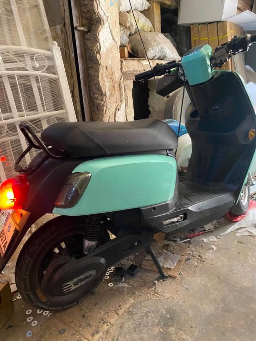 دراجة بوليس شحن بمواصفات قوية جداً 💪🏻⚡️

🔋 ٦ بطاريات — ٣٢ أمبير
⚡️ ملف ١٢٠٠ واط
💨 سرعة ٦٥ كم/ساعة حقيقي
🚨 حساس سرقة
🔐 قفل وفتح عن بُعد
📱 تشغيل عن بُعد
🛠️ دراجة كاملة وجاهزة

💰 السعر: ٧٥٠ ألف 
🤝 وبيها مجال بسيط للجاد فقط

📍 بغداد | الكفاح | شارع الشيخ عمر

للاتصال *********** 🩵

🔥
