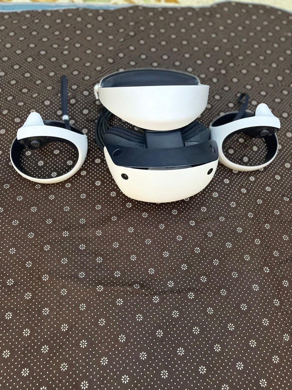 السلام عليكم اخوان 
ملحقات بلي ستيشن 5 
1- نظارات الواقع الافتراضي VR2 سوني استعمال اقل من اسبوعين الله شاهد وجايبهم  من دبي .= 450 الف.
2- مجموعة دريكسون كاملة اخت الجديدة مع فلاشة N5 الي تشغلة على بلي 5 = 180 الف
3- جنطة حفظ بلي 5 = 25 الف
وبيهه مجال بسيط جدا للشراي
تواصل 
***********