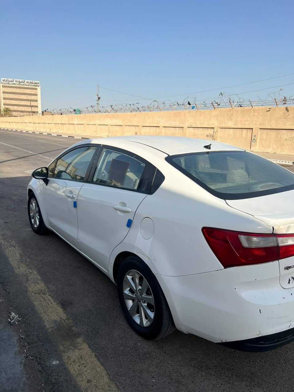 كيا ريو خليجي 14 رقم ميسان باأسمي 
كير at 
محرك 1.6دوش المرغوب 
تبريد منظومة جديدة 
حدادية جديدة من طول لطول 
سيارة ع ايدي مرتبة ونظيفة 
مصبوغة احزام 
حادثها خلفي وامامي بدون دواخل 
اكفلك جفية وكلبة واصوليات والباقي شوف العين وانا خادم لشراي 
السعر 70 وبيها مجاال مكاني بصرة 
***********
