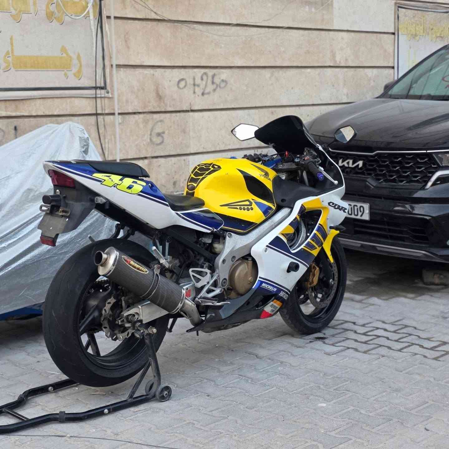 هوندا f4i سي بي ار 600
دراجه بدون رقم فقط منفيس ومكاتبه 
دراجه كفاله من محرك وضفيره وكفرات 
عليه سلايدرات اصليه 
قبق تانكي اصلي 
هدرز اصلي ابو سبرنكات 
كزوز ايكرو كاربون فايبر اصليه 
عنواني بغداد 
***********
المقطع الفديو نازل بحسابي بي تفاصيل كامله بادق تصوير الراغب بشراي يتصل او يراسل
