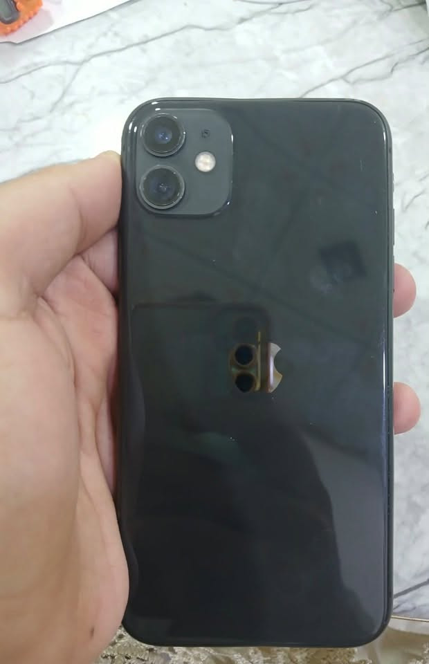 سلام عليكم 11 كامرتين مبدل شاشه اصلي 3 خيارات ومبدل بطاريه تقره 86 فيس إيدي شغال ذاكره 128 مراوس ويا 12 برو ماكس او 11 برو ماكس رقمي ***********
