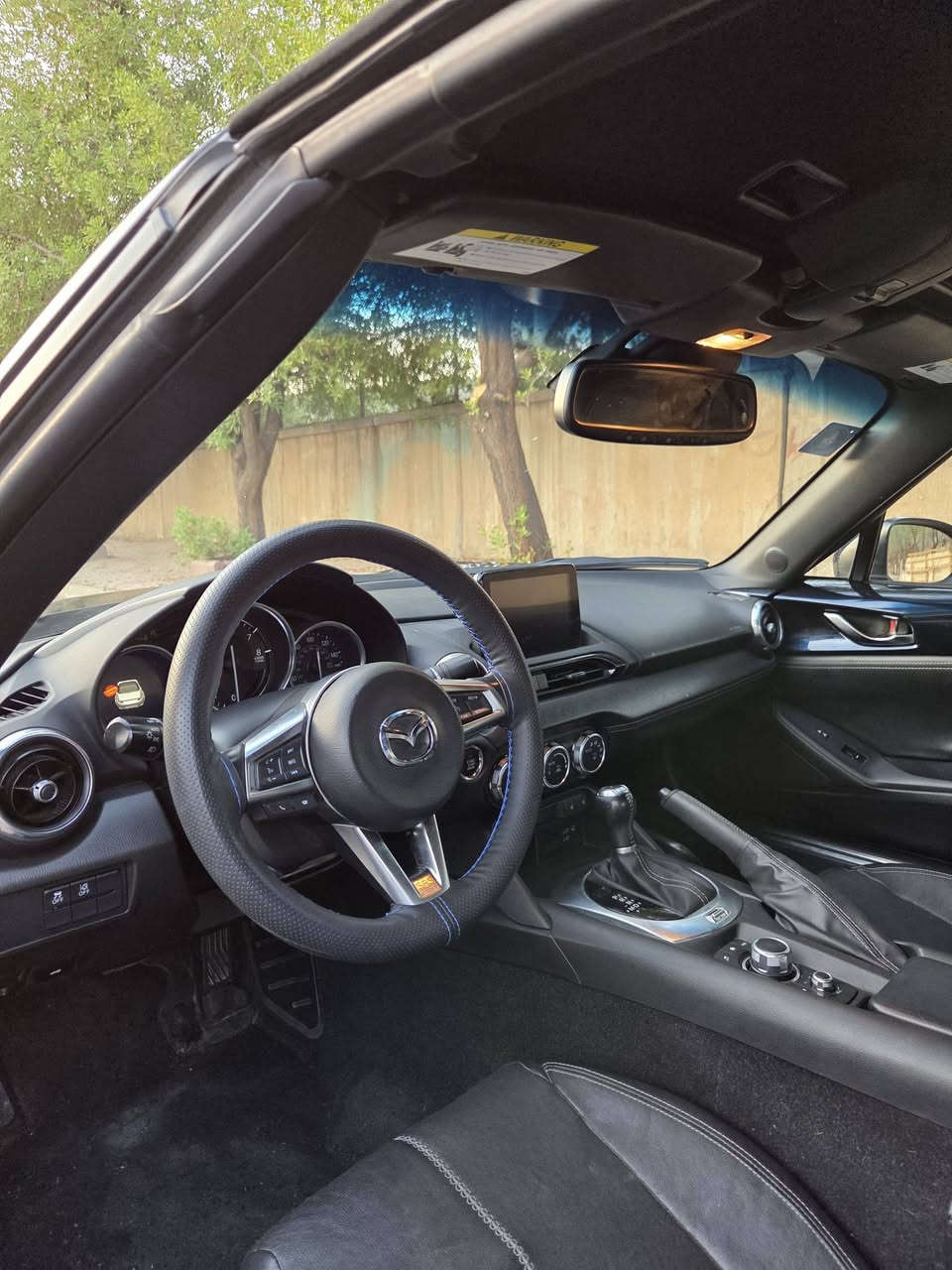 مازدة Mazda MX-5 للبيع
موديل 2021 وارد امريكي
ماشية 41 الف ميل 
كراسي سود جلد تدفئة
شاشة ابل كار بلي و اندرويد اوتو
كاميرا خلفية
رادار مانع اصطدام
تحذير نقطة عمياء بالمراية
تحذير مغادرة الخط
محرك 2000 تنفس طبيعي 181 حصان
كير اوتوماتك ٦ سرعات
 السيارة وزنها 1075kg خفيفة و دفع خلفي اكسل
بيها 3 قطع صبغ حادث خفيف ( جاملغ جهة عكس سايق و شوية بنيد وجاملغ خلفي ) صور الحادث مرفقة
بيها ايرباك ستيرن
السيارة كاملة بدون اي نقص 
رقم بغداد تحويل مباشر 
السعر 138 ورقة
*********** 
***********
