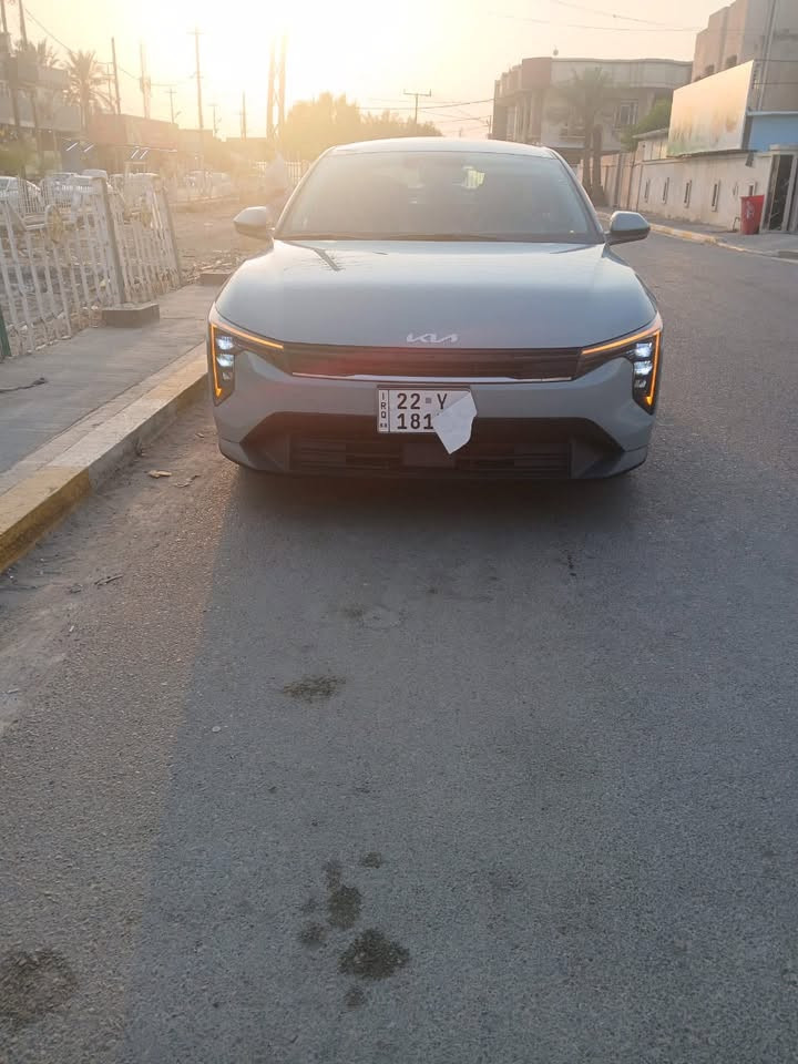 للبيع سياره كيا k4 موديل 25 ماشيه  14000  مشيها قليل تعتبر زيرو على وضع الشركة  ارغب لون  بيها مواصفات بصمت تشغيل بصمت ابواب تشغيل عن بعد صندوق ذكي اشاير ترحيب رادارات اربع جهات توقف ذاتي اتو هولد انظمت قياده هندبريك دكمه محرك  2000دوش. نفس محرك التوسان  والسبورتج والالنتره   سيارة ضررها بسيط تبديل  باب الصندوق  وصبغ الجاملوخ الخلفي فقط لا شاصي ولا ايرباك  رقم اربيل . السعر 178 ورقه  رقم الشاصي بالمنشور مكان السيارة الفلوجه   ***********
