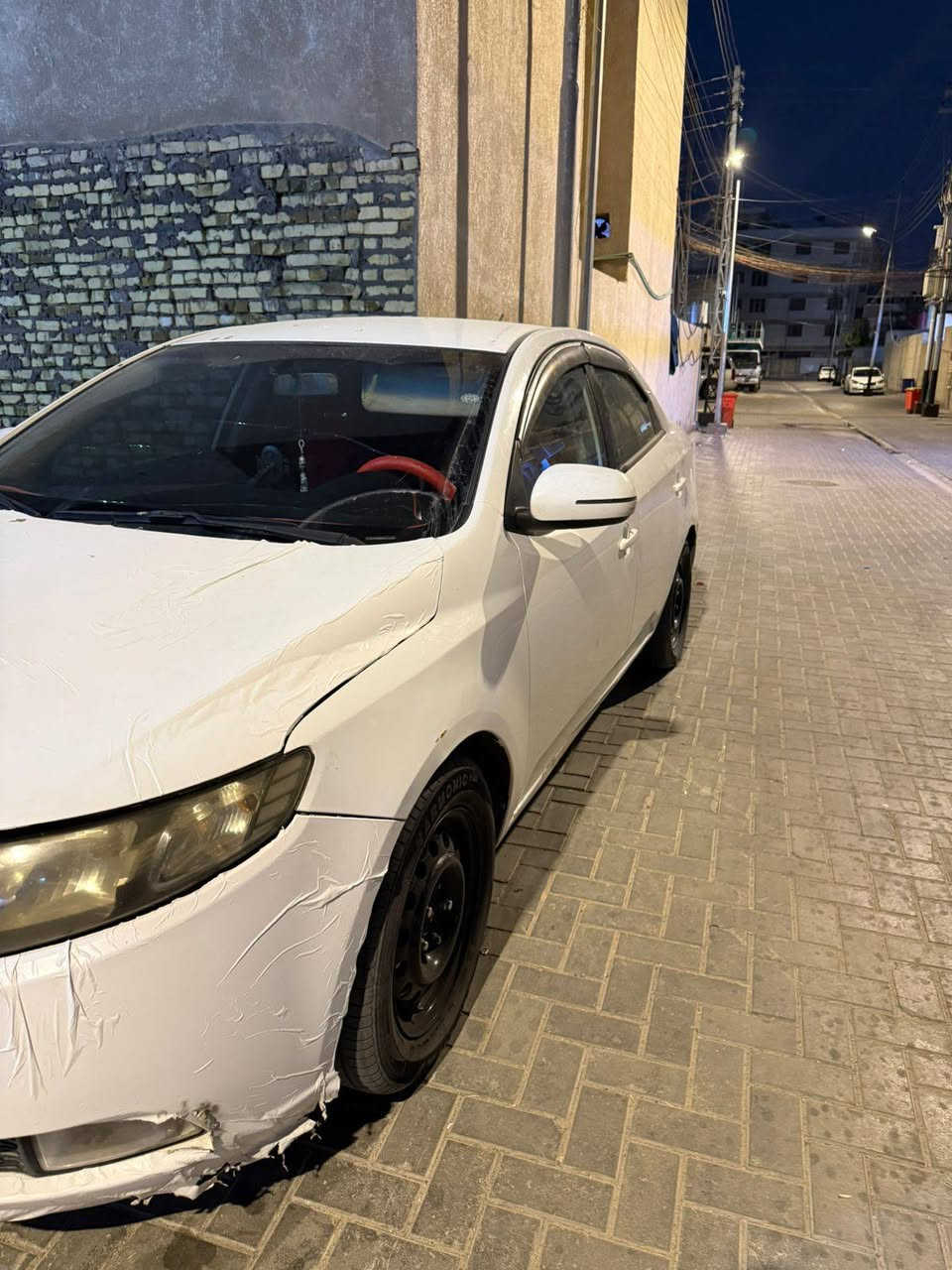 السلام عليكم سيراتو للبيع مديل 11ضربتهة بنيد وخشم الجاملق ضالات نفسهن ماشيه 280 السياره حلوه وما متعبتني بشي اريد احدث سعرها 90وبيهة مجال عنواني بصره ***********
