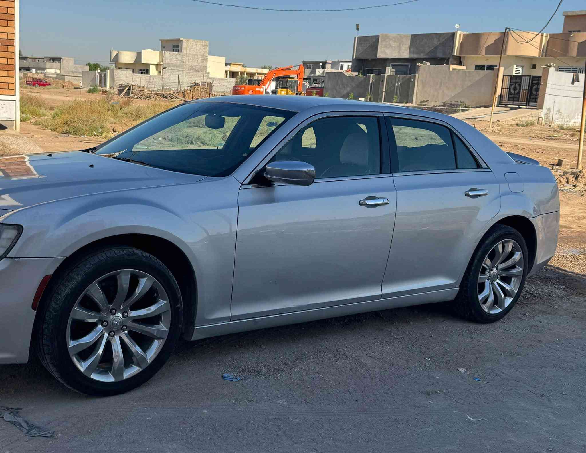 السلام عليكم
للاستفسار: *********** 
#السعر : 135
اوباما 2012
C300
صدر جديد 
تخم تاير جديد 
ويل 20 
تو ويل 
مكينه 3.6
كير طياره 
كير مكينه مكفولات 
تخم بلكات جدد تخم مجاول جدد 
بيهه صبغ بنيد وجامرلغ وباب السكن 
رقم سليمانية سنوية ورقم جدد وهزه جديده تريد تحويل تريد وكالة .

مكان السياره ديالى /بعقوبه
