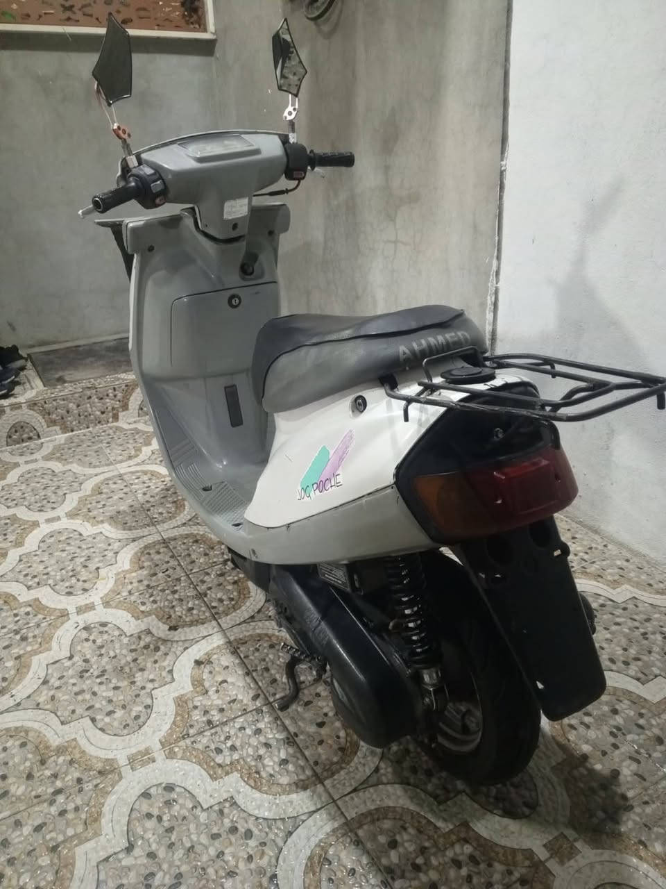 السلام عليكم، هذه الدراجة للبيع
النوع: ياماها (Yamaha))

المحرك: ما مفتوح وبدون أي مشاك

الكهربائيات: كلها شغالة ونظيفة

العدادات:شغال(عدادالسرع البنزين)

المكابح (البريك): يقف بمكانه، بدون أي عيب 

الفطر (الشرائح/الكفرات): ما مكسور 

وجاهز بلاديالإطارات (التواير): جديدة

السعر:تعال خاص

تعال خاص و بعدین نتفاهم
