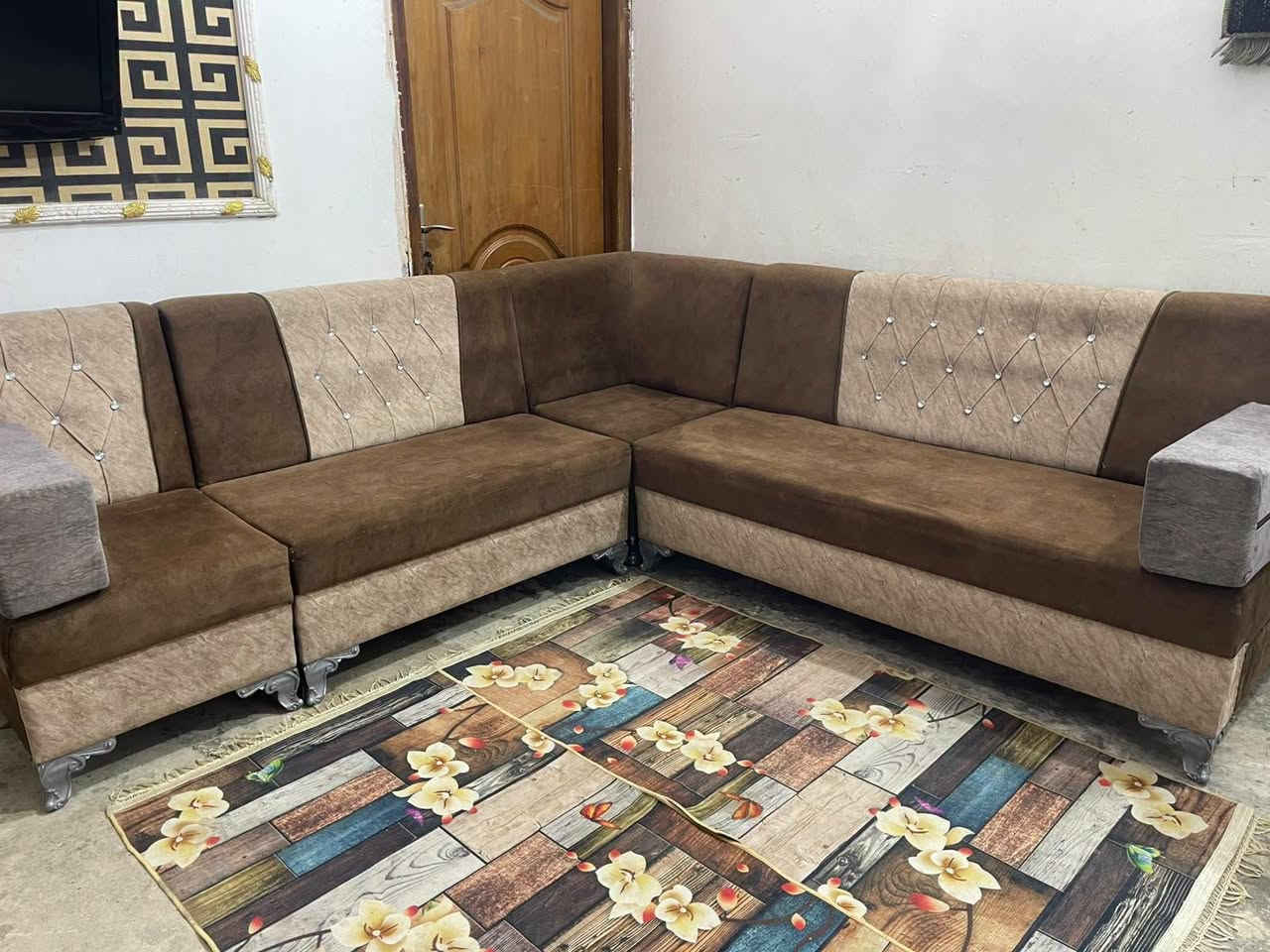 تخم تسكام ١٠ مقاعد نظيف جدا ب٣٤٥
ديوان ٧ مقاعد ب١٢٥
بابل. المسيب حي المعلمين٣ طريق سيد ابراهيم بعد السكه بكيلوين تقريبا بعد اسلاك الضغط العالي ب٢٠٠م 
بيت على جهة اليمنى
***********
يرجى الاتصال قبل المجيء
