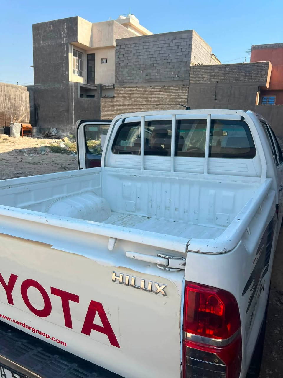 بيكم هايلوكس للبيع موديل٢٠١٢من الصبغ والضربه محرك وكير مامفتوح عل الشركه ماشيه ١٦٥الف حقيقي ***********@
