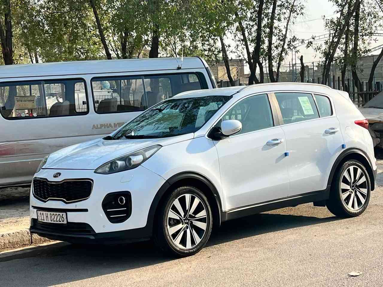 السلام عليكم كيا سبورتج موديل 2018 خليجية مكفولة عدا البنيد صبغ اثر تقشير مكينه 2000 دوش مكينه كير كفاله من الفتح البخار والصوت ماشيه 93كم مواصفات بصمه حساس خلفي امام مري شفط تبريد صدر تخم تاير كله كفاله رقم بغداد بسمي 
السياره جاهزه للاخير استخدام شخصي 
مكان بغداد 
***********
