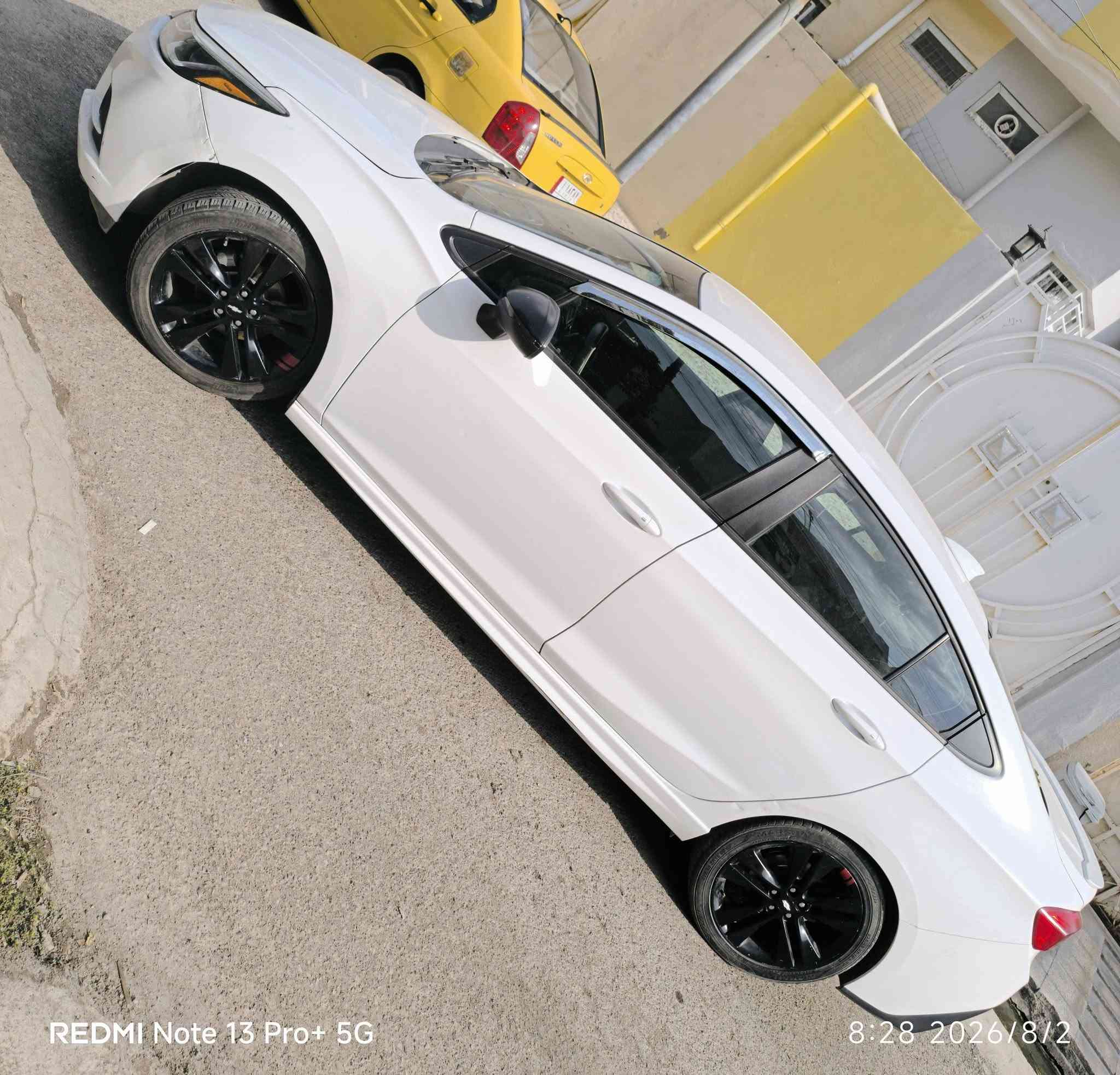 #سيارة_للبيع #الموصل 🚗✨
شوفرليت كروز 2018 (Chevrolet Cruze LT) فصال سبورت (RS) وارد أمريكي - بيضاء ملكي.

للي يدور سيارة ناعمة، عزل توب، ومظهر رياضي مميز 

تفاصيل المواصفات:
• الحادث: بنيد وجاملغ أيسر خارجي (جهة السائق) مصلح نظيف  ، والدعامية تجارية مظهر سبورت (RS).

• المحرك: 1.4 لتر توربو (4 سلندر) .

• الإضافات: تشغيل بصمة، كاميرا خلفية عالية الدقة، تحكم ستيرن كامل، ومثبت سرعة.
مقاعد امامية هيترات
مقعد السايق تحكم كهربائي 

رقم السيارة اربيل 
تحويل مباشر 
📍 مكان التواجد: الموصل 
💵 السعر المطلوب: [  99 ورقة ] (وقابل للتفاوض البسيط مع الشراي الجاد).
📞 للاستفسار والتواصل، يرجى المراسلة على الخاص أو الاتصال مباشرة: [ *********** ])
