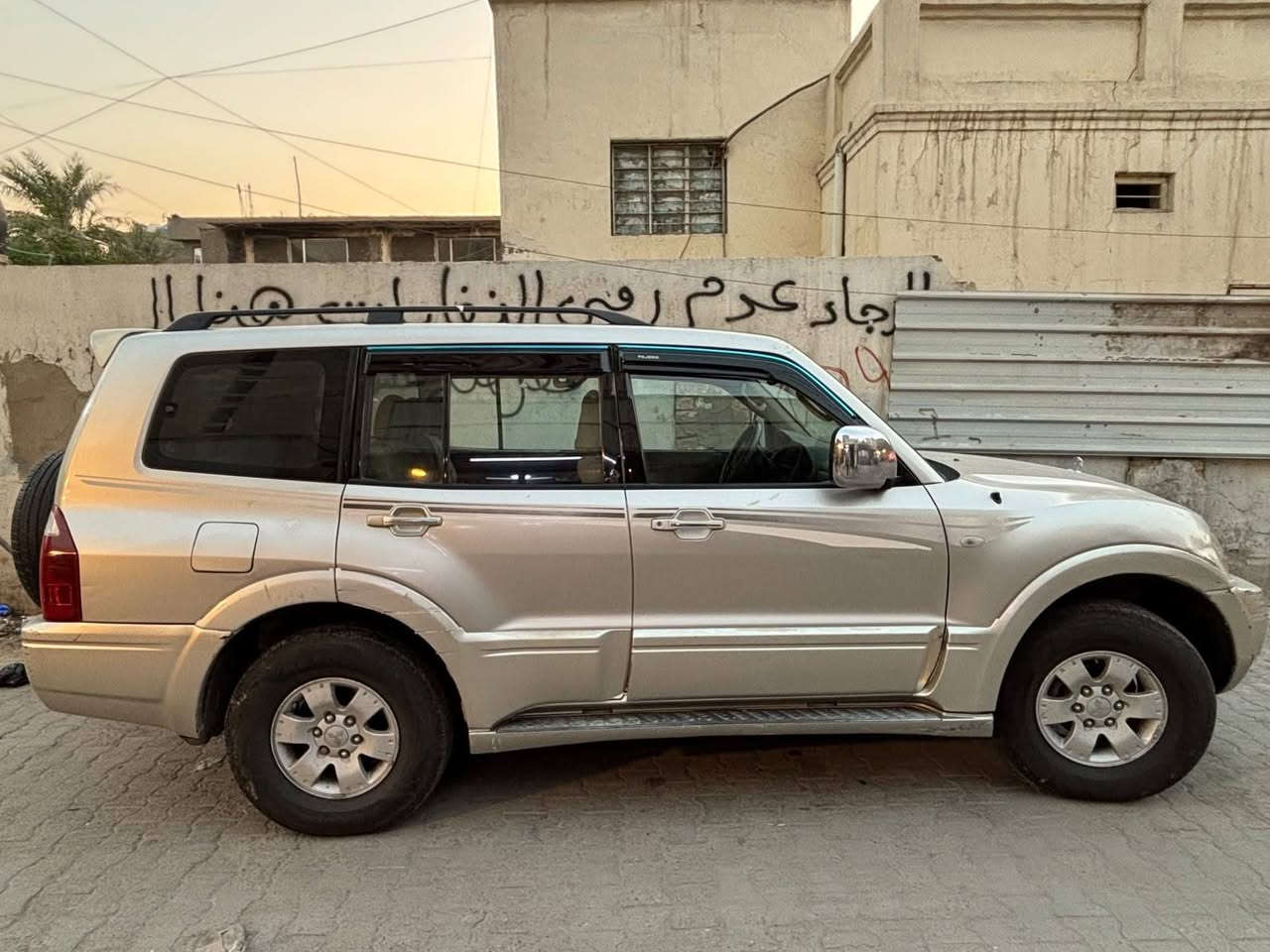 السلام عليكم اخوان باجيرو  خليجيه موديل ٢٠٠٧  بدون صبغ  بدون حادث بيهه شويه جراد بلبنيد  تخم تاير جدبد رقم مميز   ٤ ارقام  بأسمي  تريد حداديه  مكاني بغداد للبيع ٧٥ وبيهه مجال ***********
