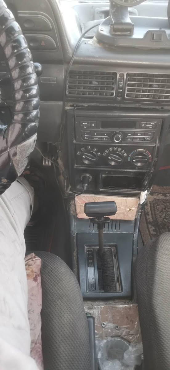 اسمها دايو موديل 94  محرك حجم 16 مال استرا وكير توماتيك سيارة شايلة نفسها مال شغل رقم نينوى الماني وسنوبة عظم  بعد 5 اشهر يالله تصقط واضح كلها اصولية ومابيها اي غرامة او اي شيء 
للاتصال ***********
