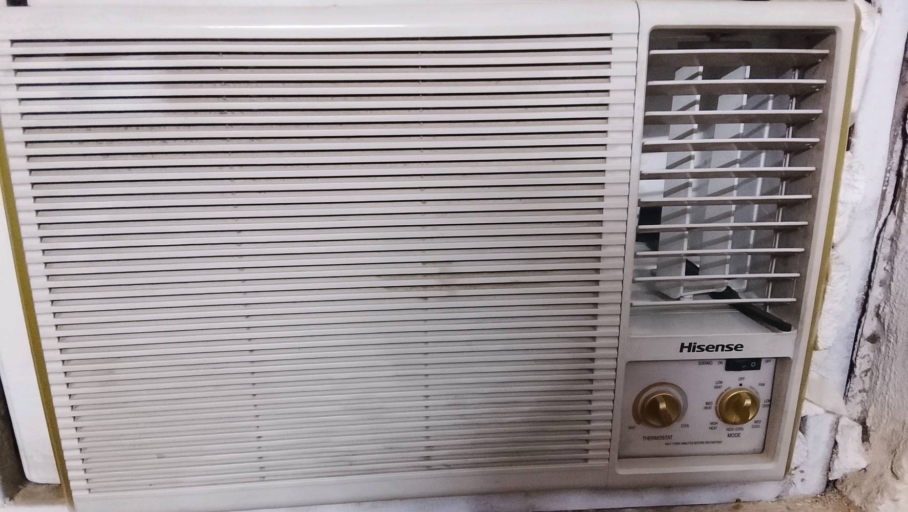 مكيف صناعه هايسنس قبل شهر جبته وهسه اريد ابيعه بعده جديده سعره 500 وبي مجال حك جيه عنوان العماري قطاع سته***********للي يريده يتواصل واتساب
