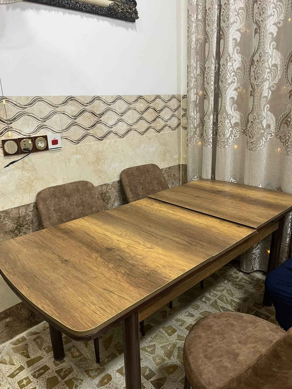 ميز وكراسي ٦ للبيع
فقط داخل الموصل جديد استعمال شهر بس يصير حجمين مثل ما واضح بلصور السعر٢٢٥ وبينو مجال للتواصل خاص أو على هاذا الرقم ***********

