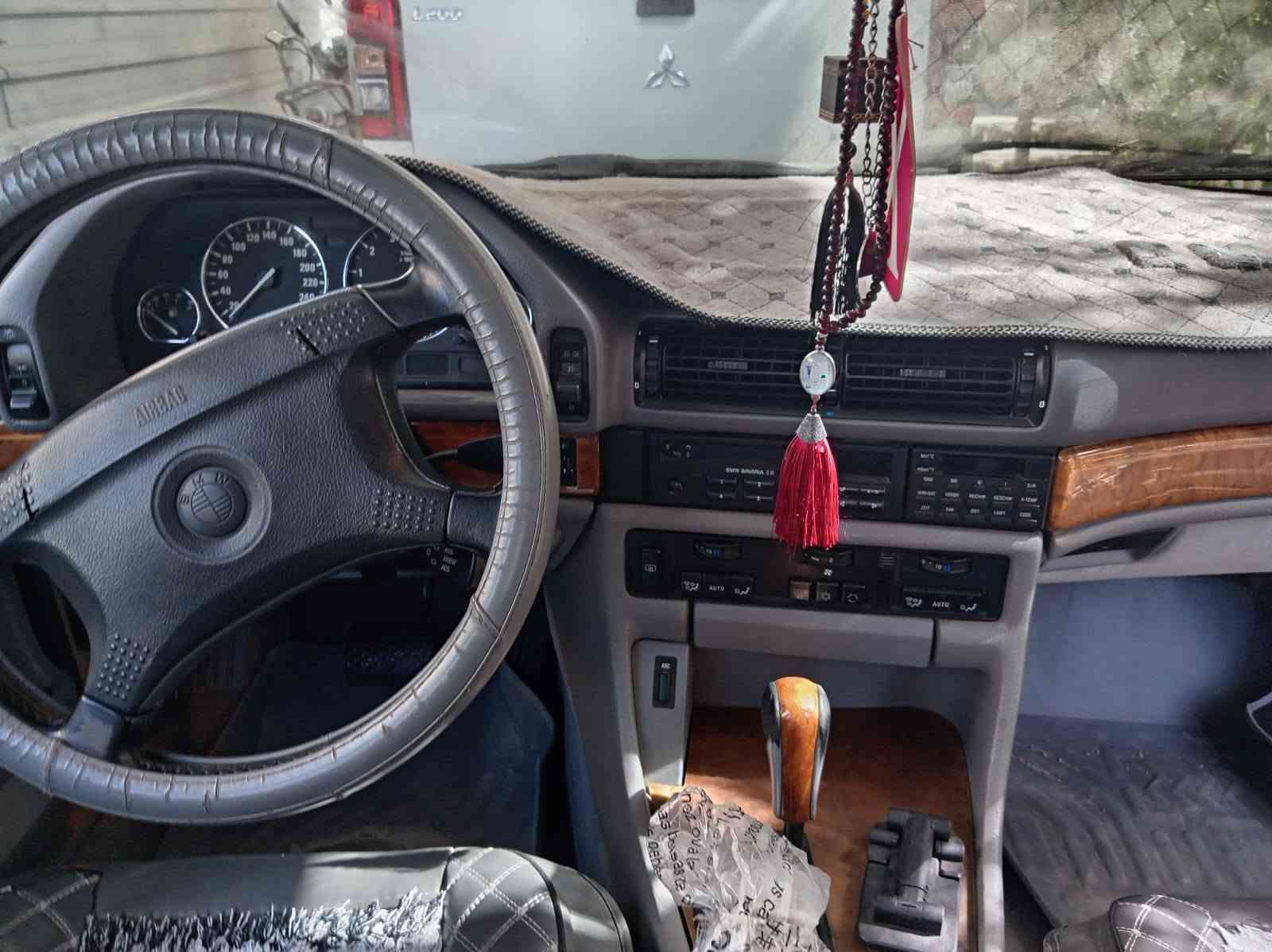 سلام وعليكم سيارةBMWموديل 1991
ومحركها ستة سلندر والضرر  بس الباب الخلفي الورة السايق بي ضربة مامصبوغة
السعر 65بي مجال
استفسار ع رقم ***********
مكاني الرمادي الصوفية
