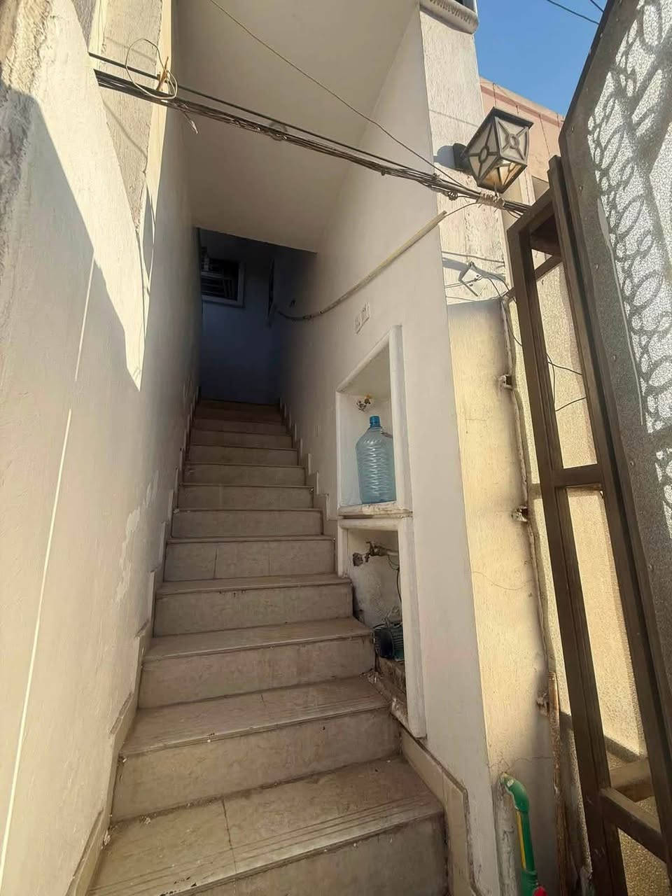 للايجار في السيديه
مساحه 170 متر معزول 

عزل تام يتكون من صاله مطبخ 

خدمات غرفتين نوم سعره 800 الف 

موقع400

***********
