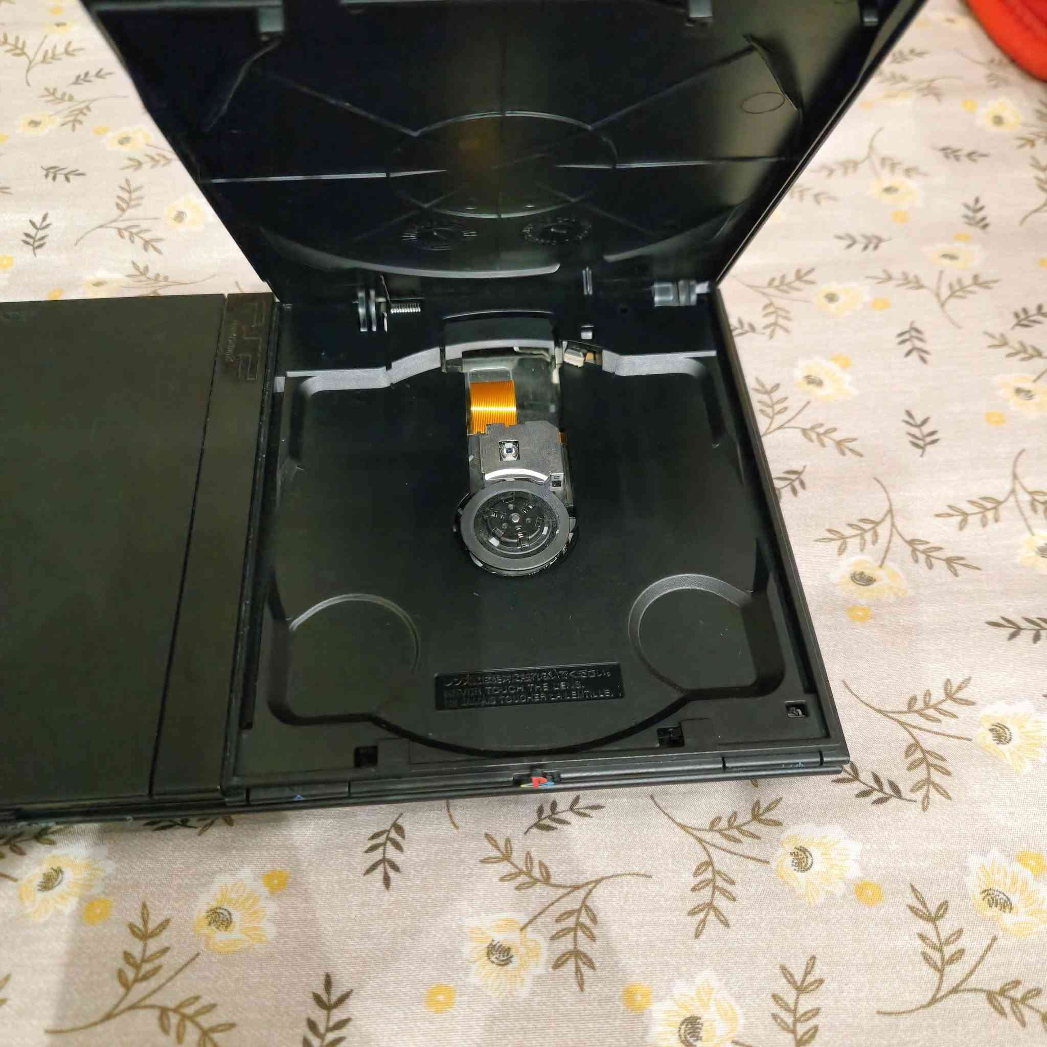 السلام عليكم
جهاز ps2 slim جهاز لك غير محور يشغل أقراص أصلية عدسة نضيفة جدا  فقط و يشغل فلاش و هارد 
جميع ملحقات الجهاز أصلية مثل ما موضح بالصورة 
* ملاحضة الكارتونة مو أصلية 
يجي ويا الجهاز فلاش بحجم 32GB يحتوي 50 لعبة 
السعر ١٠٠ الف قفل توصيل فقط داخل بغداد 
رقم التواصل واتساب :- ***********
