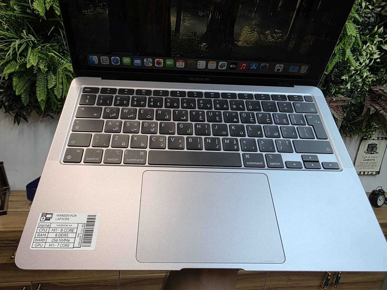کوردی_ عربي
MacBook Air M1 (2020)

ڕام: 8GB DDR5
بیرگە: 256GB SSD
تەندروستی پاتری: 94% (زۆر خاوەن و کەم بەکارهاتوو)

لەگەڵ کارتۆن و شەحنکەرەوەی ئەسڵی خۆی (with box and original charger)

تێبینی: لاپتۆپەکە زۆر خاوێنە، بێ کێشەیە و هیچ شوخت یان لێدانێکی پێوە نییە. پاترییەکەی لە دۆخێکی نایابدایە.
 
عربي
 MacBook Air M1 (2020)
الرام: 8GB DDR5
الهارد (التخزين): 256GB SSD
صحة البطارية: 94% (ممتازة جداً واستخدام نظيف)

يجي مع الكارتون (العلبة) والشاحن الأصلي بالكامل.

الجهاز بنظافة الوكالة، بدون أي عيوب أو شخوط، والبطارية ممتازة وتطول بالشحن. متواجد في [أربيل/العراق].

Wareen for laptops 
Erbil sultan muzafar street
وەرین ستۆر بۆ لاپتۆپ هەولێر شەقامی سوڵتان مزەفەر 
محل ورين للابتوبات اربيل شارع سلطان مظفر أربيل, العراق
