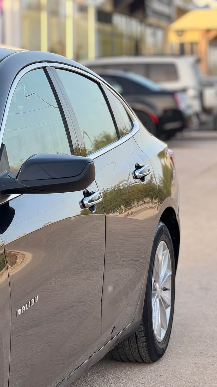 سلام عليكم  بيع مستعجل 

ماليبو 2019 LT موصفات الLT معروفه 

ثلاث قطع بيها جاملغين وباب بدون دواخل 

ماشيه 100 km

ب90 وبيها مجال

***********

