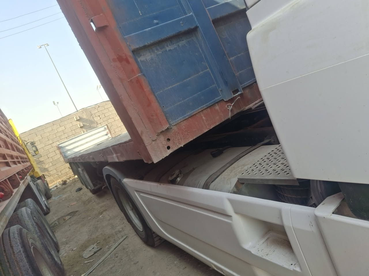 تريلة اكسور • ٢٠٠٣ • عربانة فلات